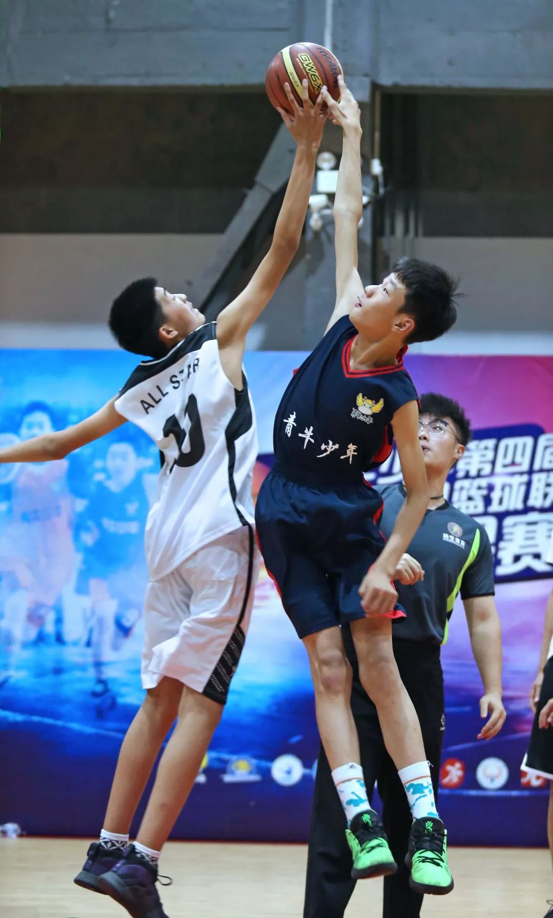 穆古鲁扎连续十场比赛得分超过爆冷，SKT不断突破！赛场气氛高涨(F35被击落一架)