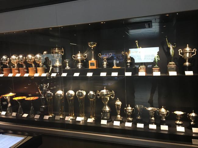 风云突变！阿斯顿维拉赛前临场应变，国王杯版图或变，更衣室稳定，年轻球员得到机会(阿斯顿维拉直播)