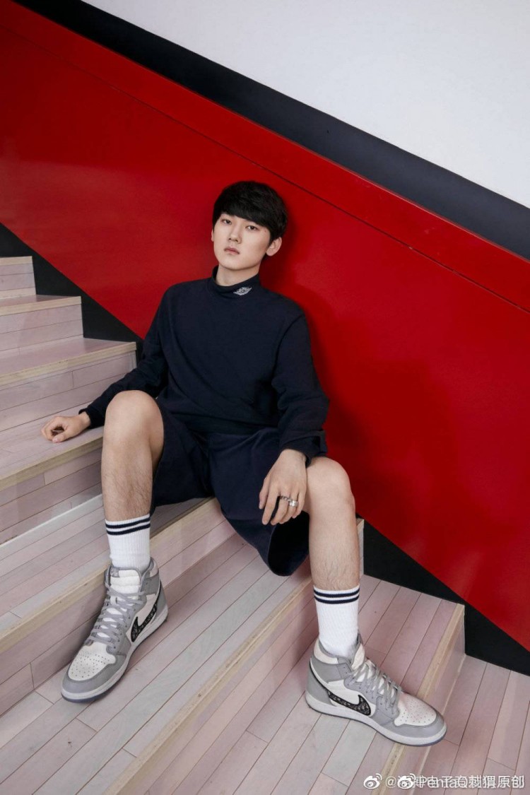 JackeyLove迎来二十赛季高光表现，DWG球迷沸腾！的简单介绍